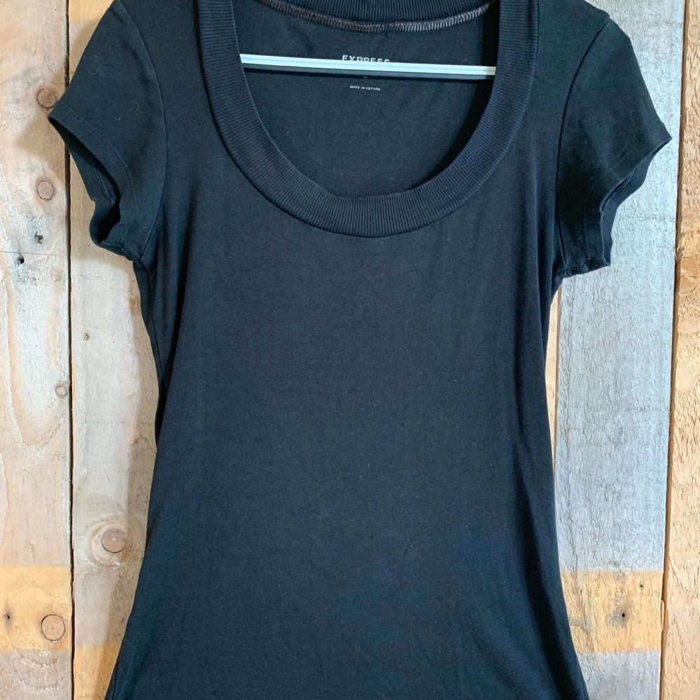 Express black stretchy top w cap sleeves and scoop front neckline. Size Medium